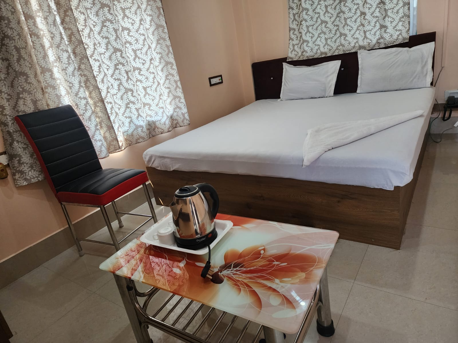 DELUXE ROOM